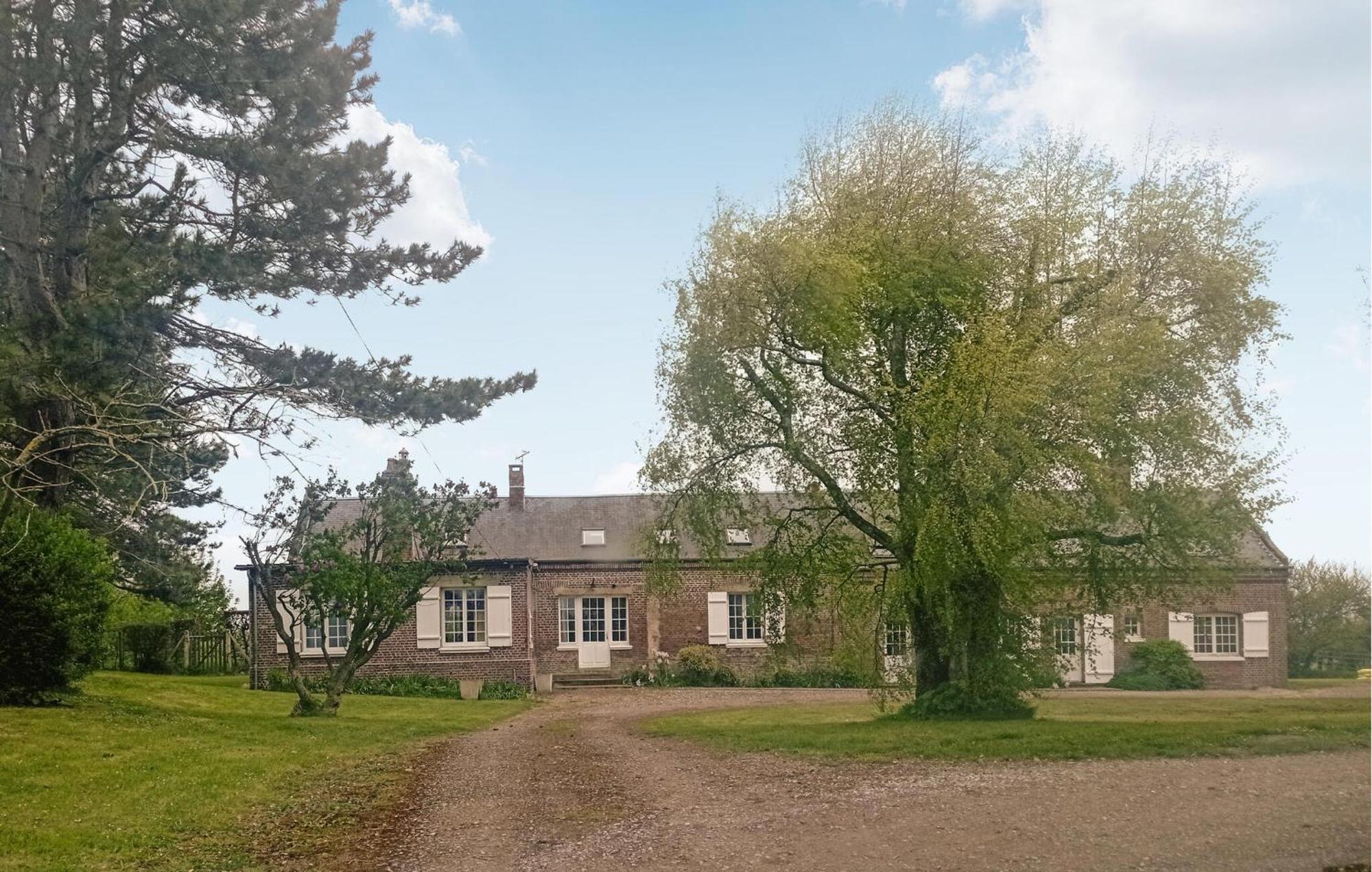 Holiday home 2 Bedroom Lovely In Ponthoile
