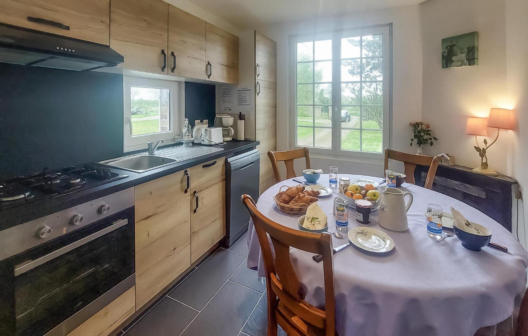 Holiday home 2 Bedroom Lovely In Ponthoile